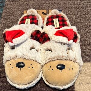 Dearfoams Unisex  Bear Slippers with Red Santa Hats